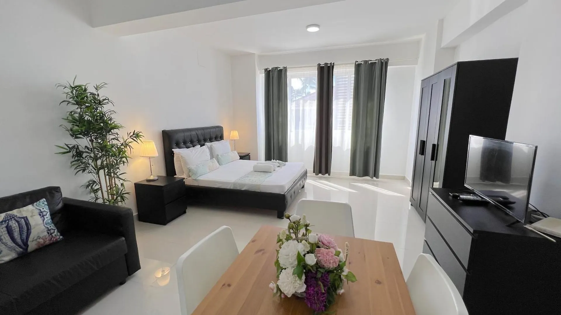 Vacation Studios With Rooftop Pool, Beach Club, Restaurants - Playa Los Corales 蓬塔卡纳 酒店