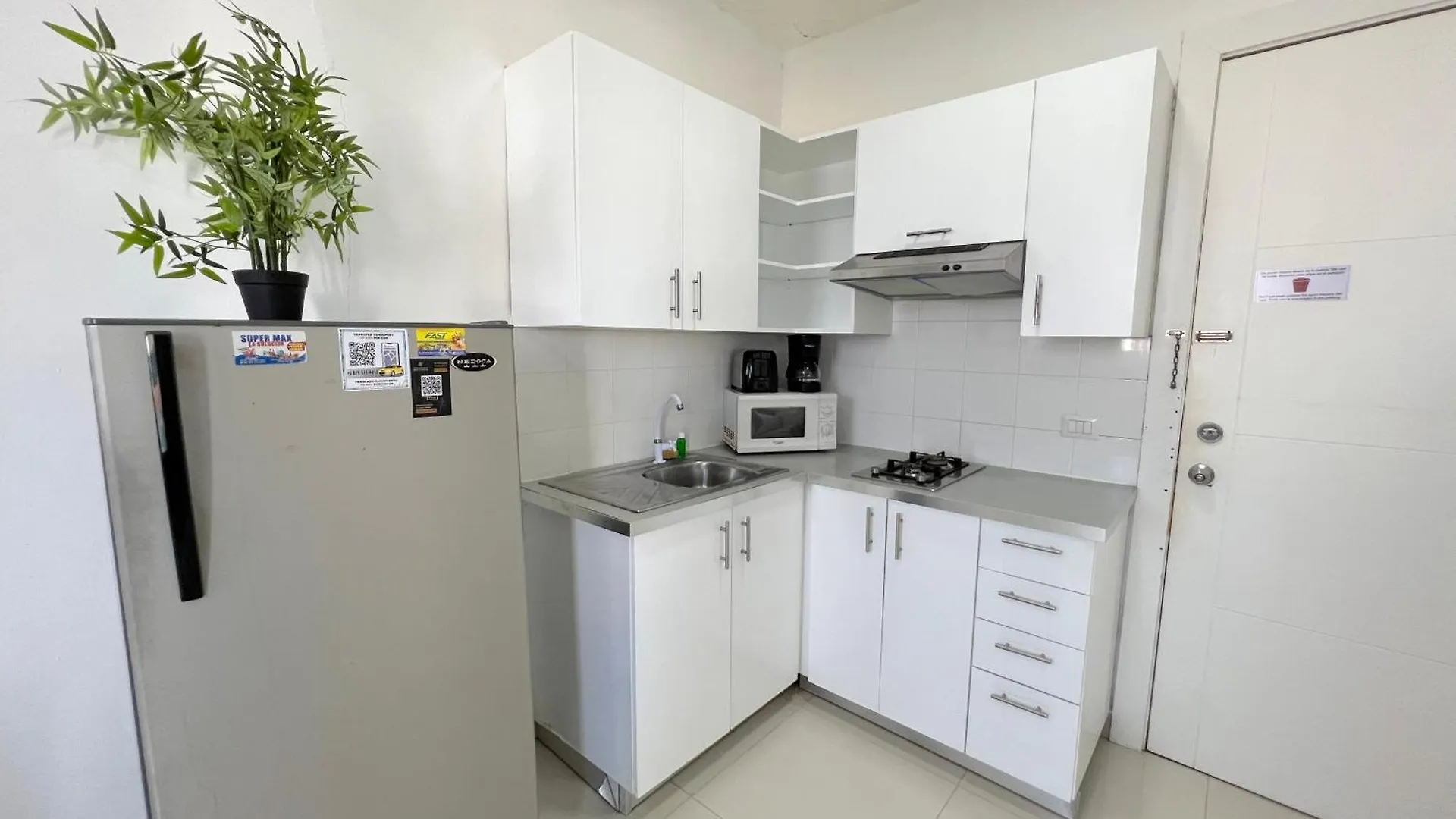 Vacation Studios With Rooftop Pool, Beach Club, Restaurants - Playa Los Corales 蓬塔卡纳